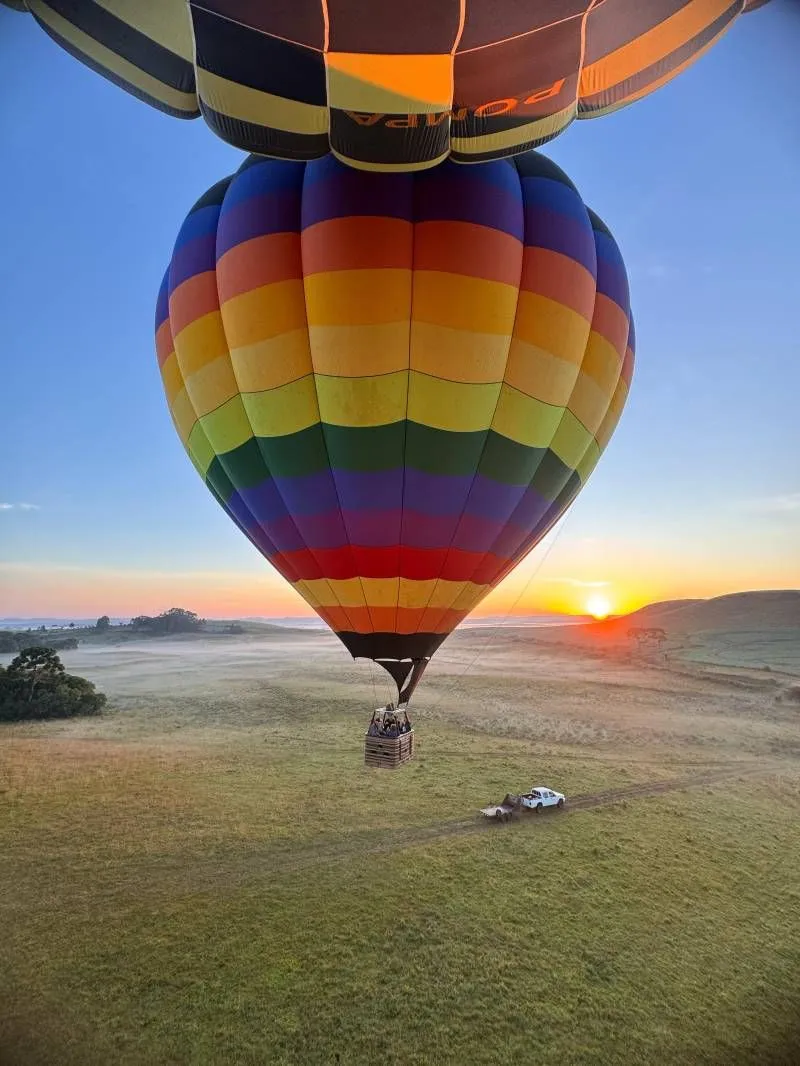 Voo de balão ao amanhecer sobre os campos do Costão do Cambará Hotel Fazenda