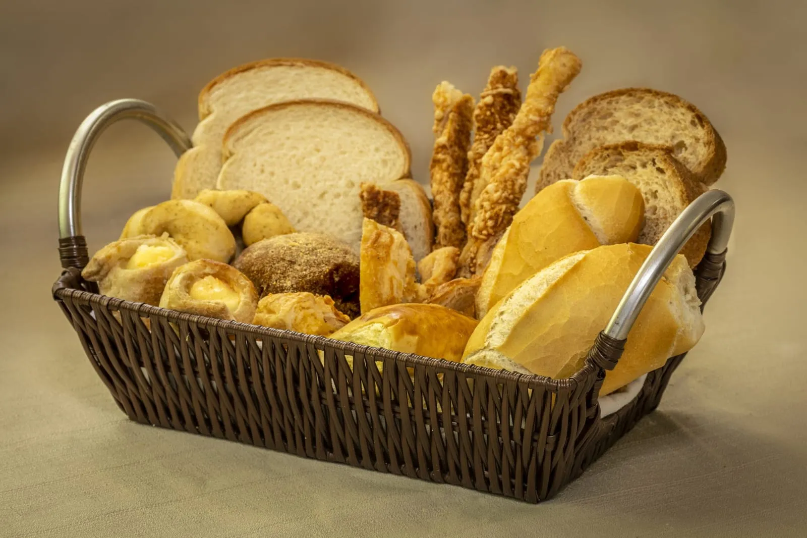 Cesta de pães e roscas do café do Hotel Fazenda Cascatinha