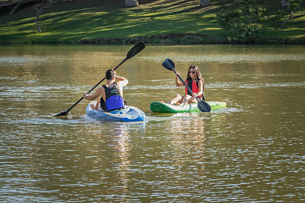 Lago do Recanto Alvorada Eco Resort usado para caiaque e stand up paddle